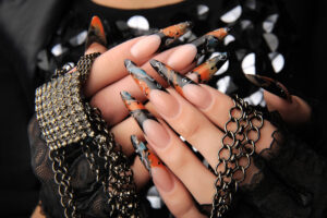 Read more about the article Tricks and Treats: Creative Halloween Nail Art Ideas.
